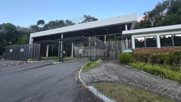 Terreno em Condomínio Fechado com 1920m²