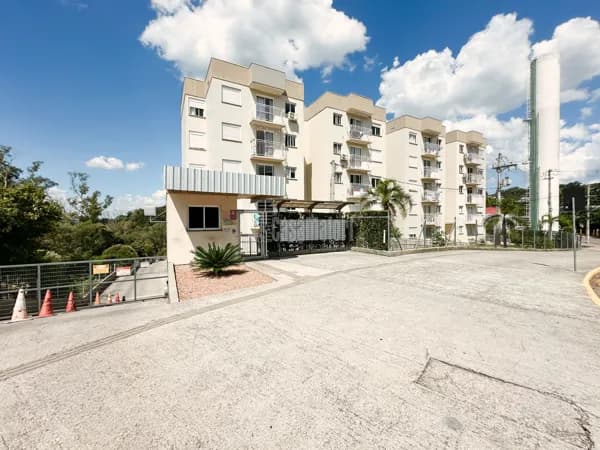 Apartamento de 2 dormitórios com sacada