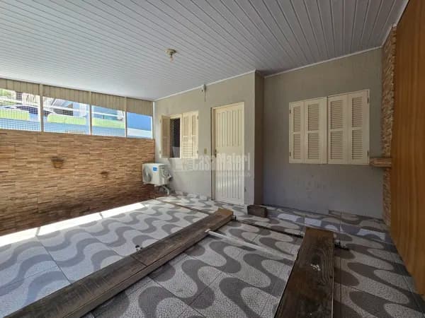 Casa semi-mobiliada de 3 dormitórios com suíte