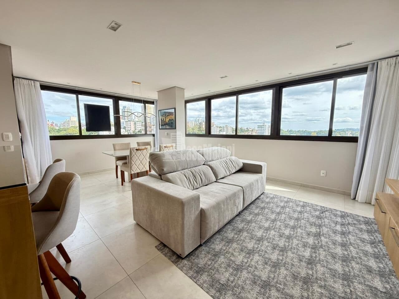 Apartamento mobiliado de 2 dormitórios com suíte