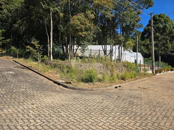 Lote de esquina com 300 m² no Bairro Santo Antão!