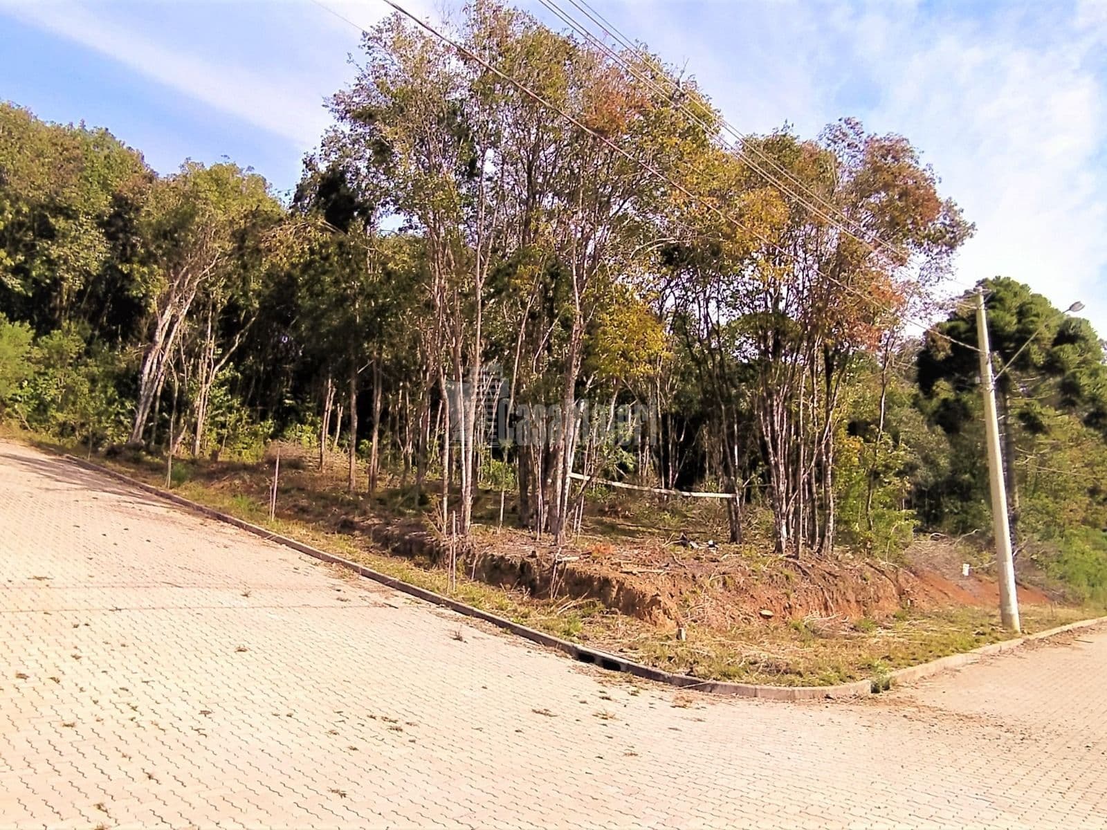 Lote de esquina com 300 m² no Bairro Santo Antão!