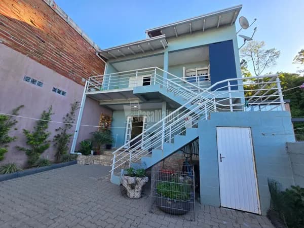 Casa com 2 Moradias no São Roque