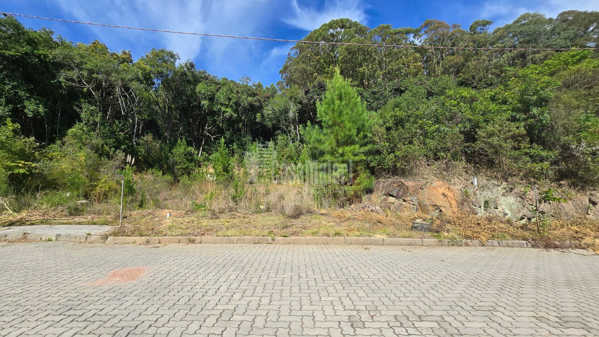 Lote a venda no Loteamento Reserva das Araucárias no Santo Antão!