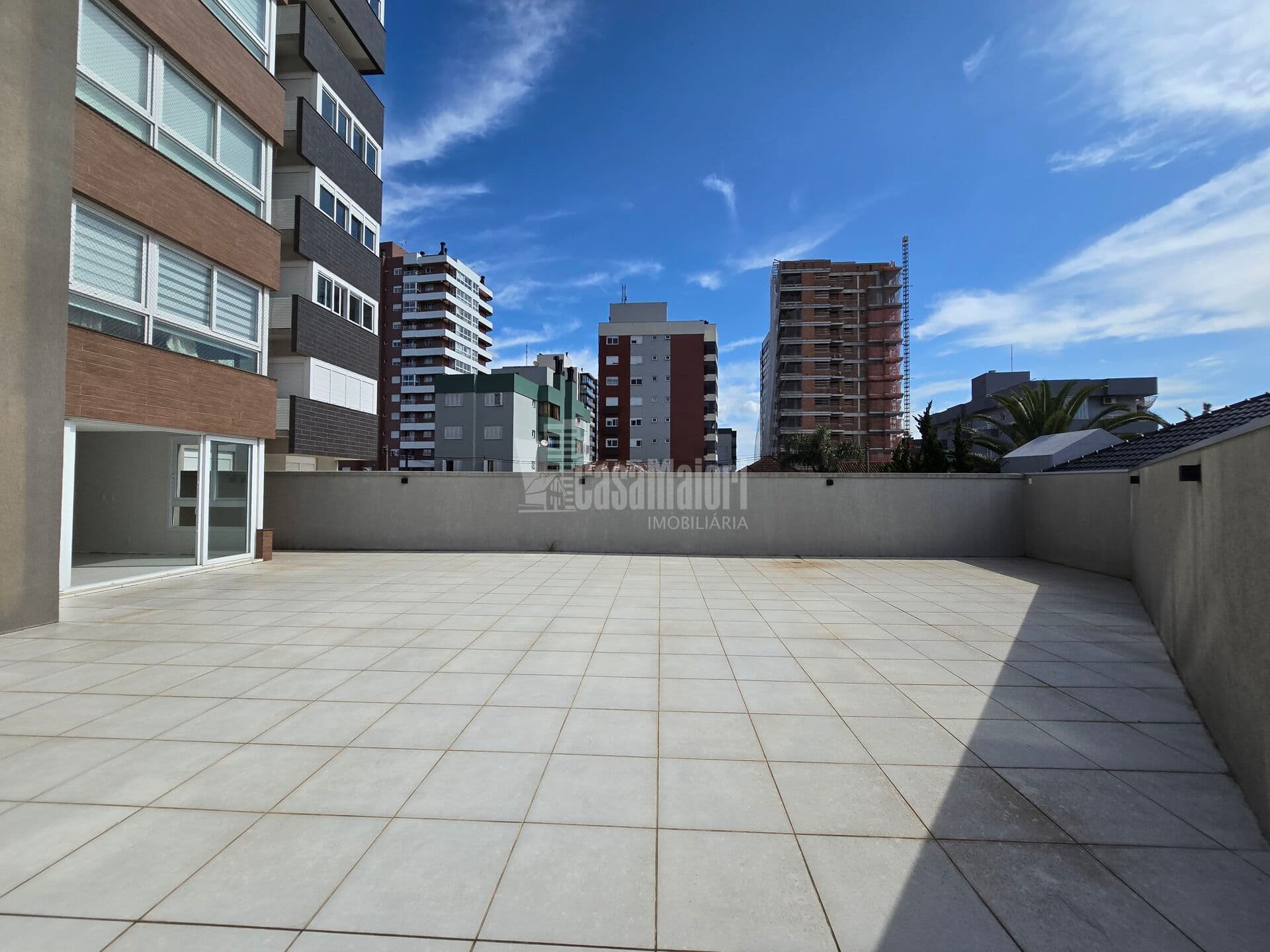 Apartamento com Terraço de 3 dormitórios com suíte e 327 m² privativos