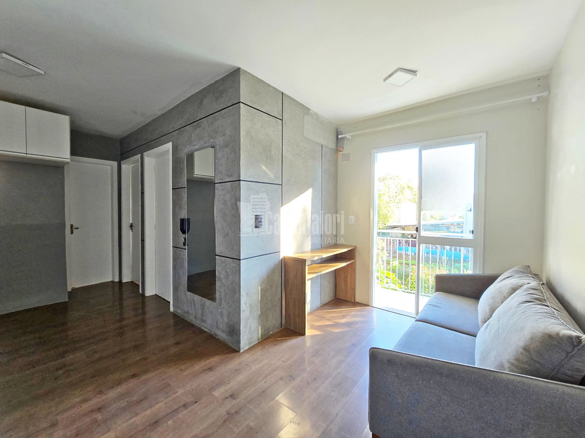 Apartamento de 2 dormitórios semi-mobiliado