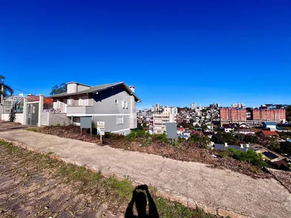 Terreno amplo a venda no Bairro Universitário