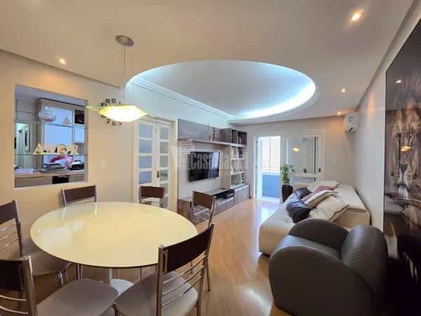 Apartamento semi-mobiliado de 2 dormitórios com sacada