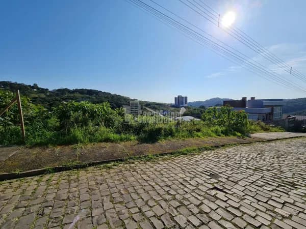 Terreno à venda no bairro Universitário em Bento Gonçalves/RS