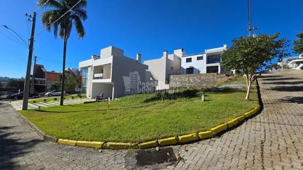 Terreno em Condomínio Fechado com 330 m²