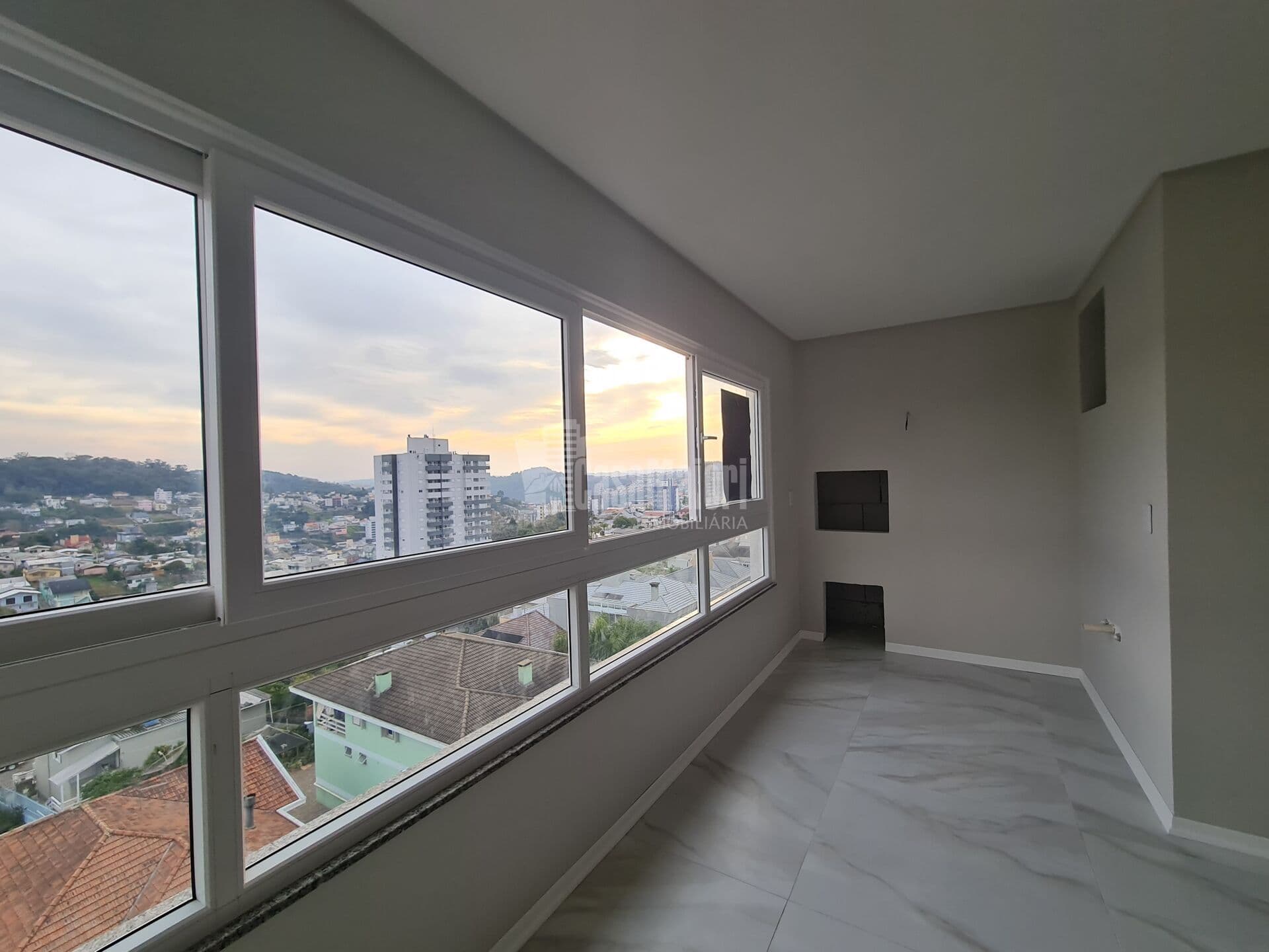 Apartamento de 3 dormitórios com suíte e 2 vagas no Bairro Progresso