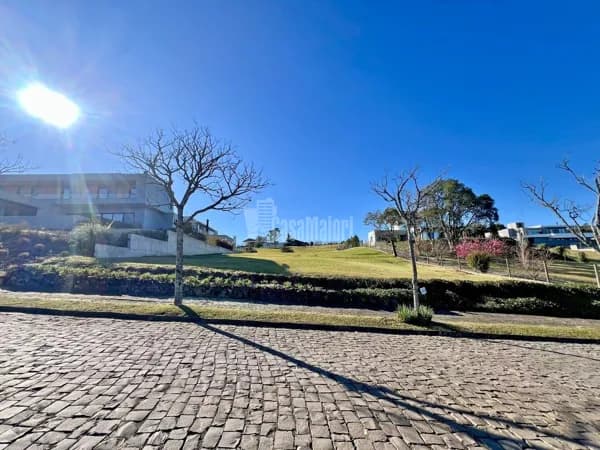 Lote em Condomínio Fechado de Alto Padrão