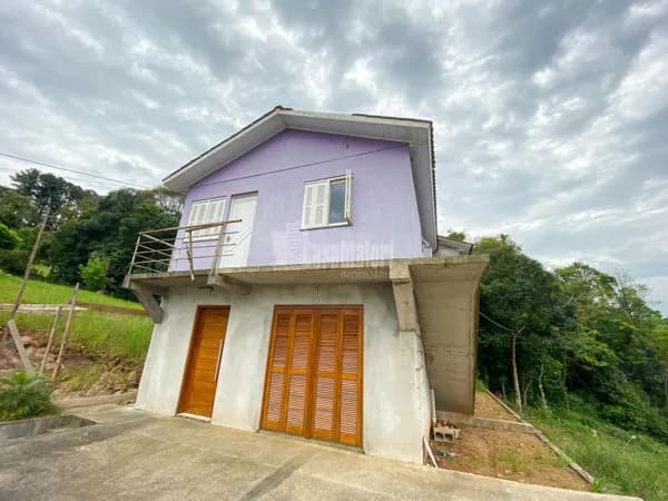 Casa com dois pavimentos