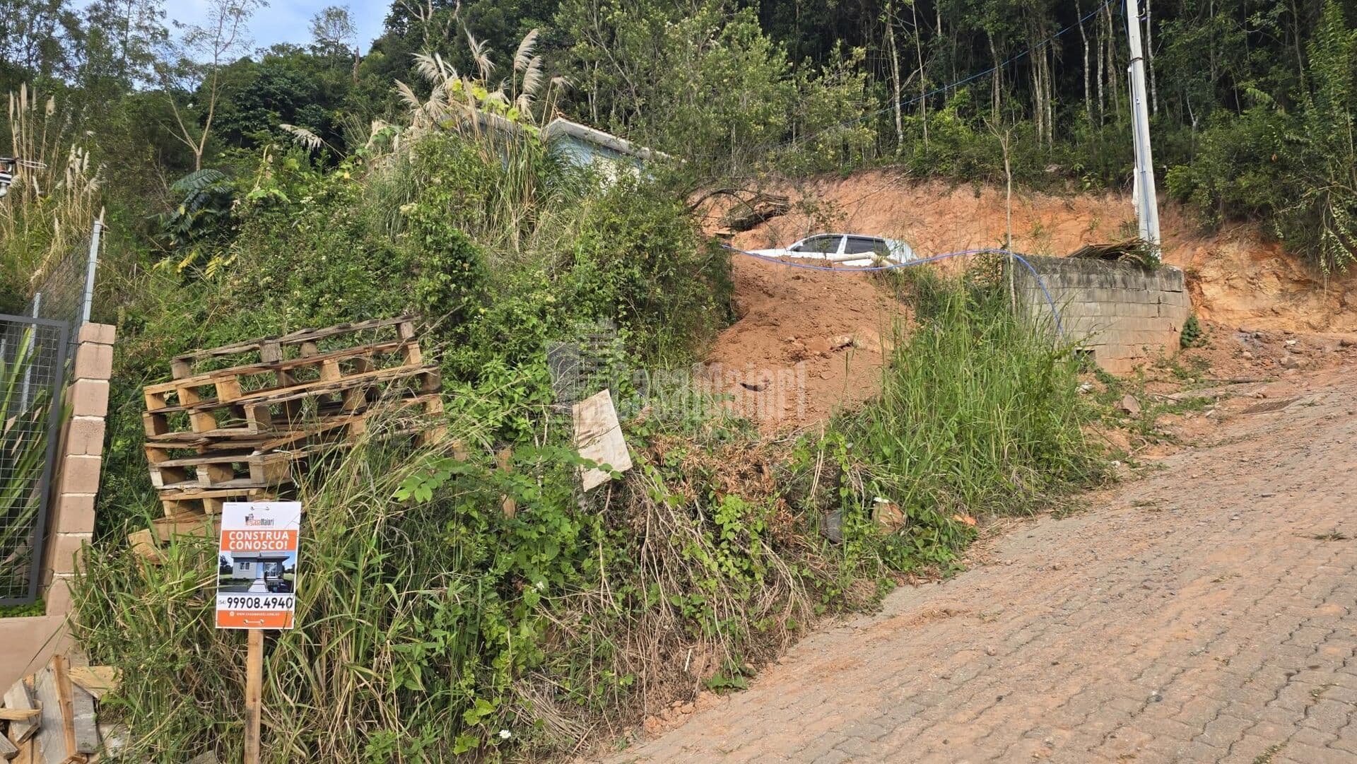 Terreno com 300 m² pronto para construir