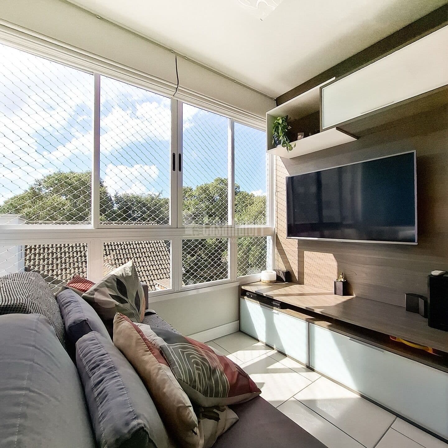 Apartamento semi-mobiliado no Bairro Universitário!