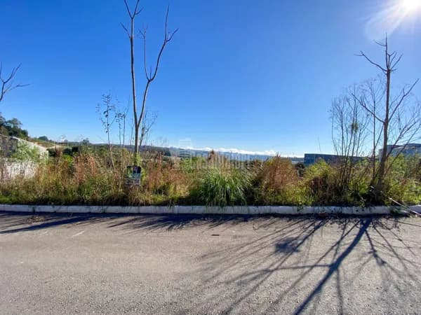 Terreno com 225 m² no Loteamento Camerini