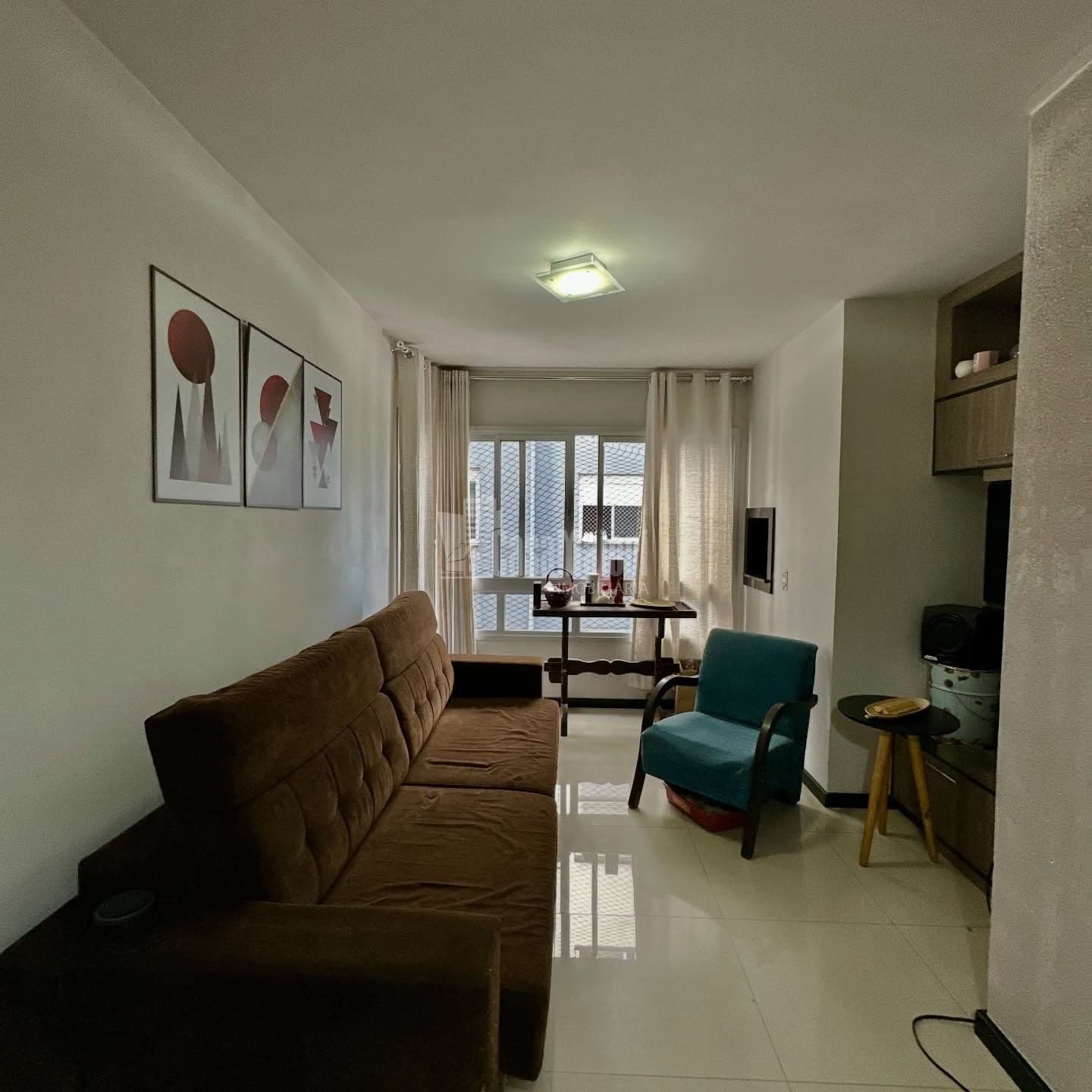 Apartamento Semi-mobiliado