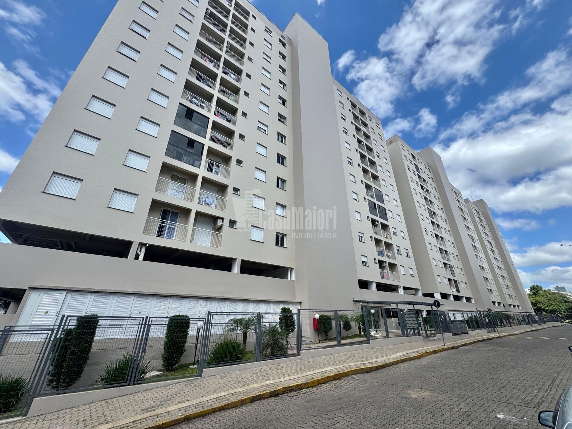 Apartamento de 2 dormitórios no Bairro Humaitá