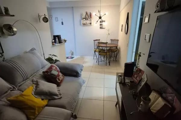 More a passos do shopping, metrô e trem em Del Castilho no Condomínio Carioca Residencial