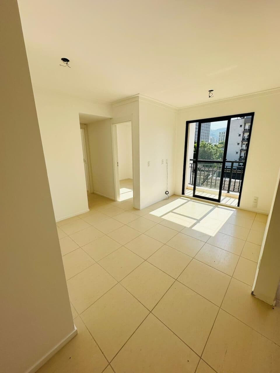 Apartamento de 2 quartos com suíte, varanda e vaga no Andaraí, perto de tudo