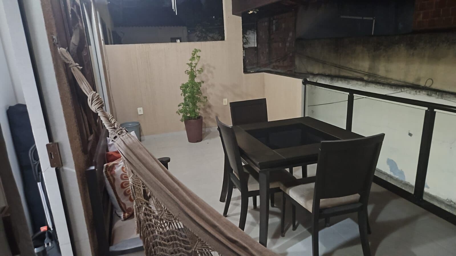 Excelente casa duplex de 3 qts e 2 vagas a 8 minutos do Centro N. Iguaçu