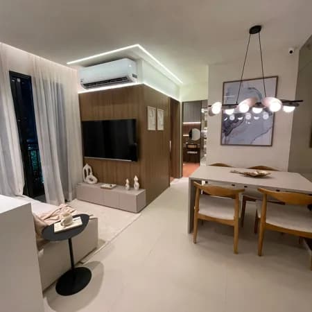 More a passos do shopping, apto de 2 quartos, sala grande com 2 ambientes, banheiro social, cozinha com área de serviço