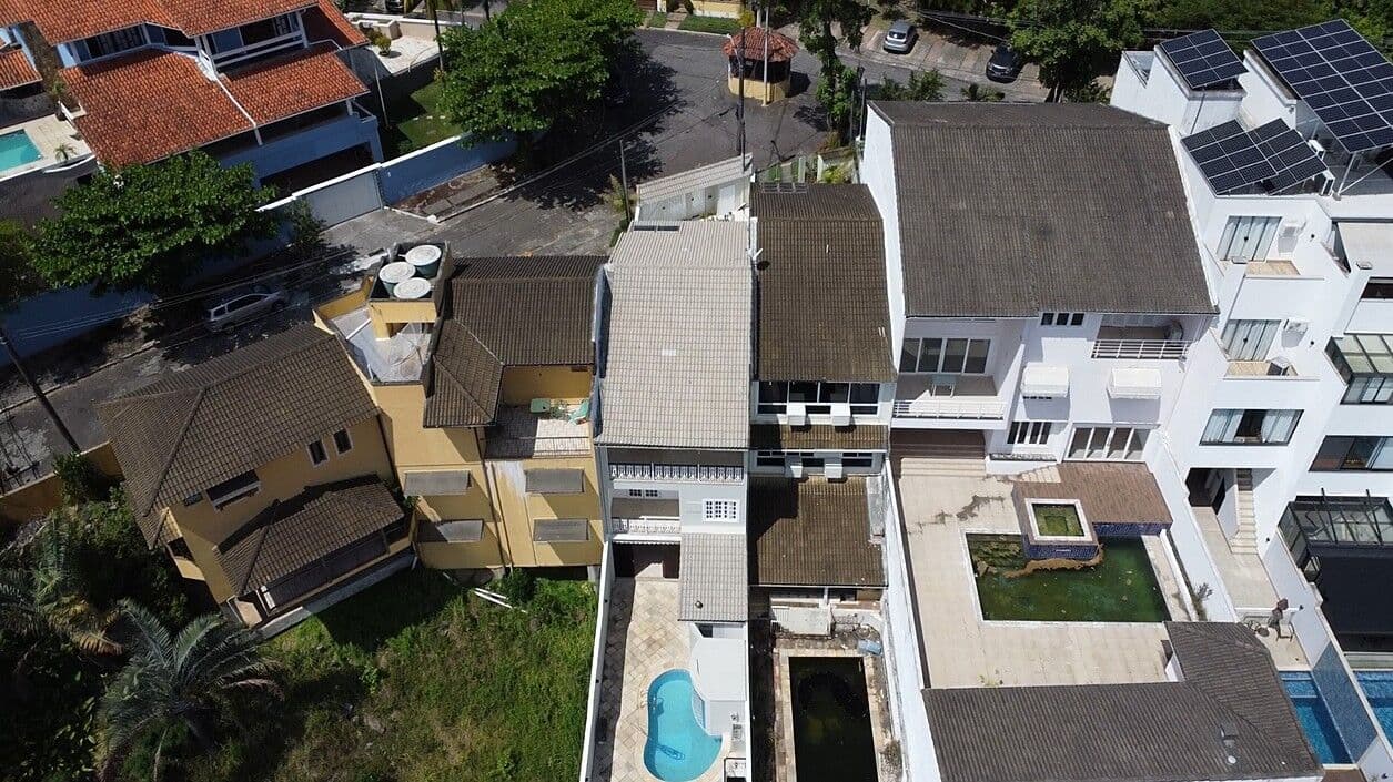 Casa ampla em condomínio em Jacarepaguá, espaço, privacidade e muito conforto.