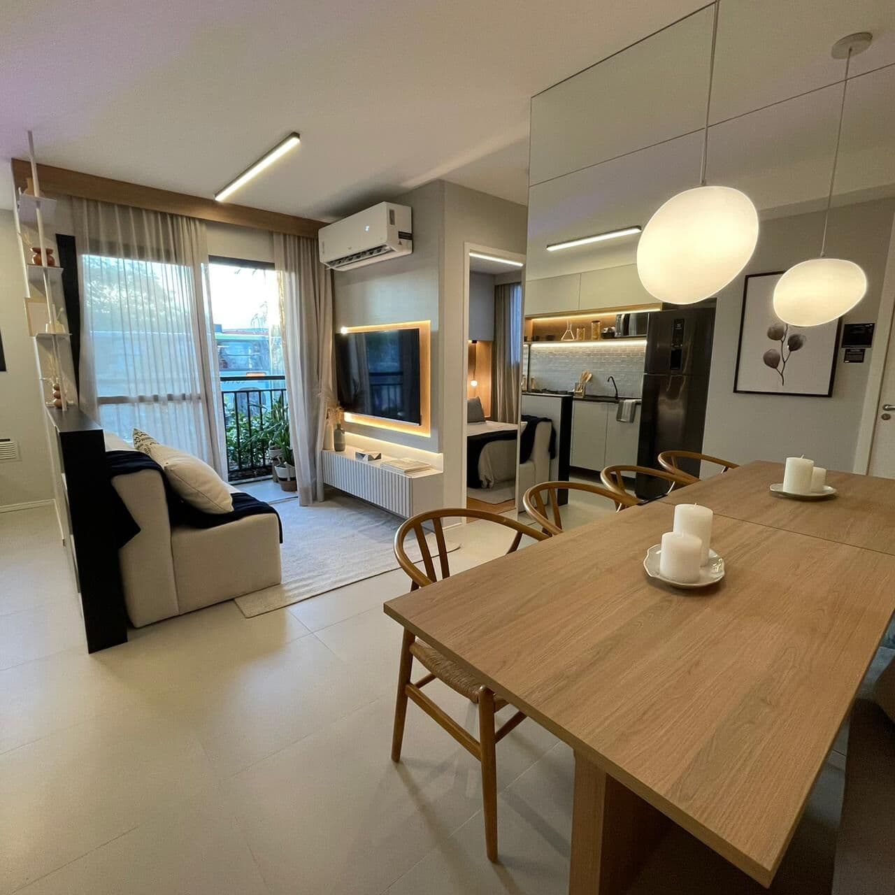 "Confortável Apartamento de 2 Quartos com Varanda, ao Lado dos CTs do Vasco e Fluminense!"