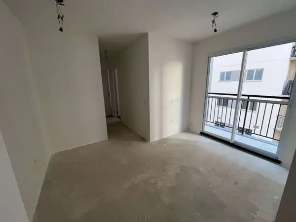 Apartamento com 2 qts, varanda e vaga no coração de Irajá