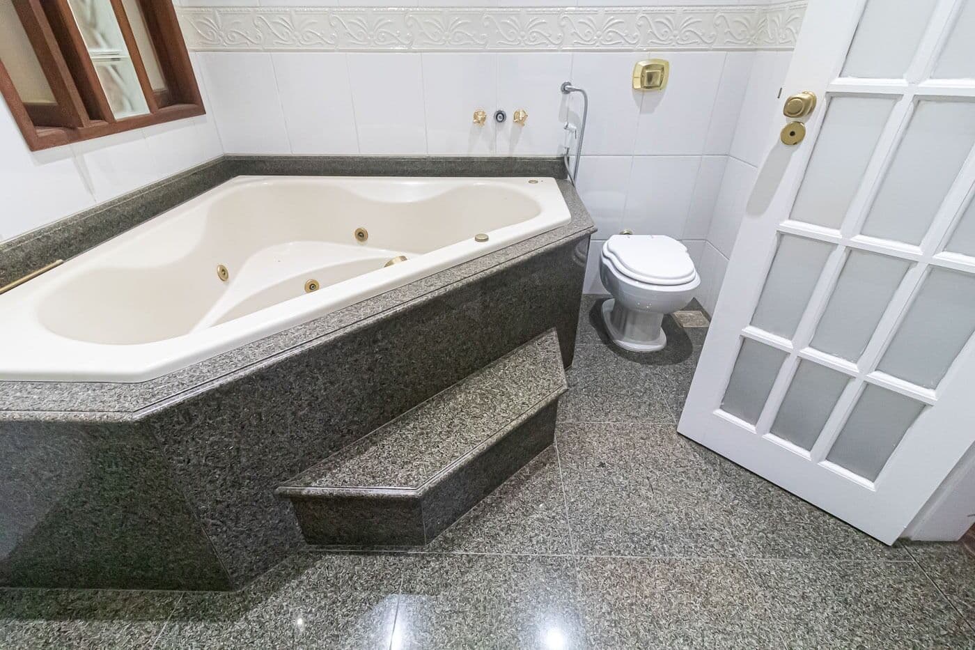 Casa ampla em condomínio em Jacarepaguá, espaço, privacidade e muito conforto.