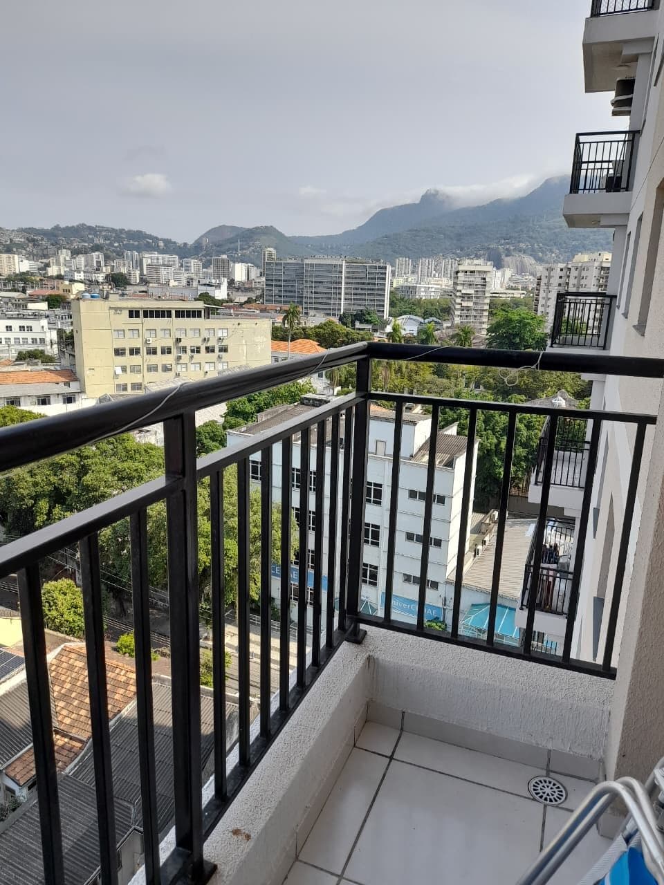 Apto de 2 quartos com suíte, varanda e vaga no coração de São Cristóvão