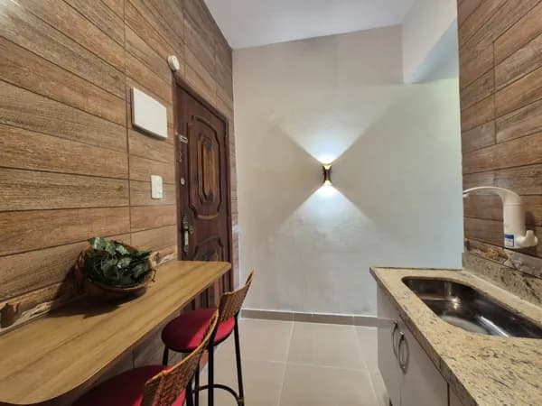 Studio Reformado na Rua Washington Luiz – Charme, Conforto e Praticidade