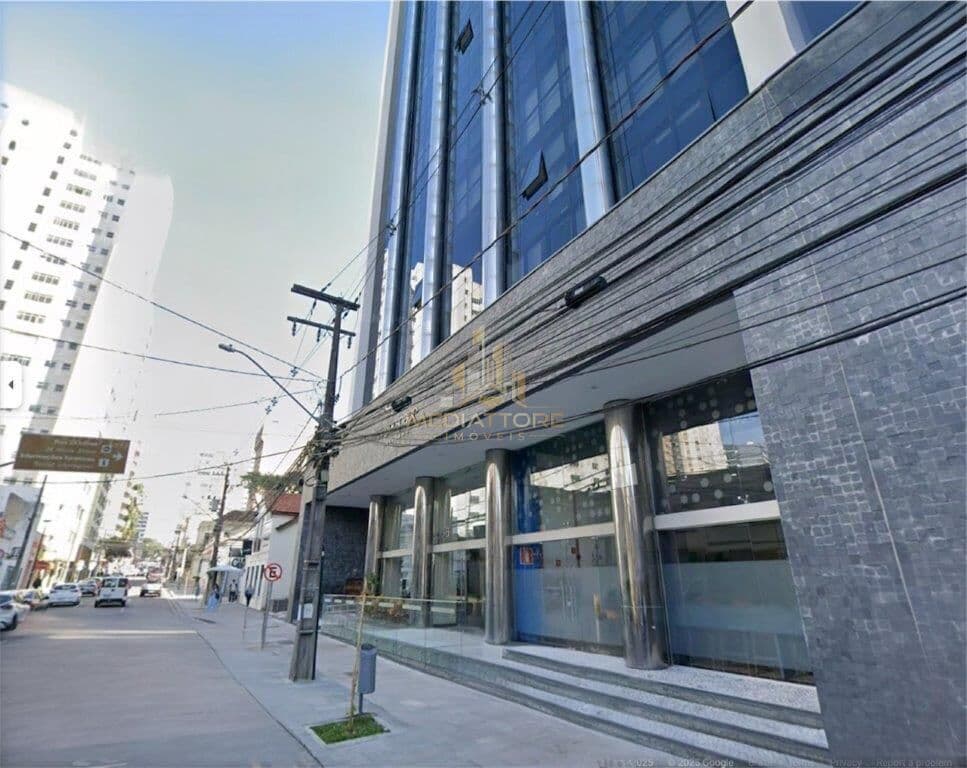 Sala Comercial com 28m2 - Centro - Curitiba/PR