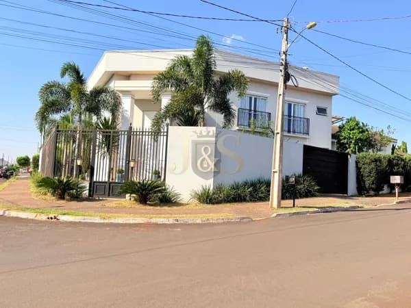 Sobrado Alto Padrão em Residencial das Brisas, Jataí/GO