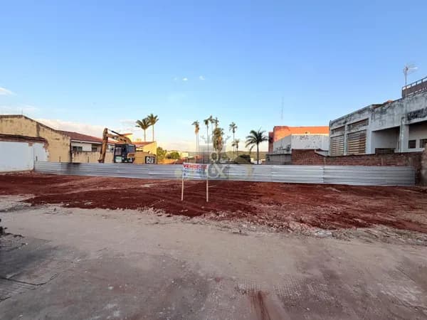 Terreno com aptidão para construção residencial/comercial