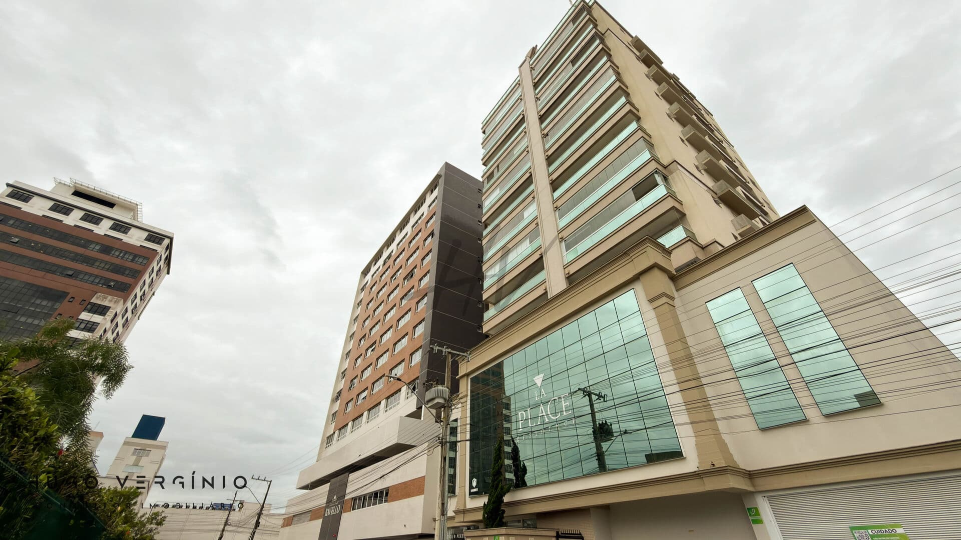 Apartamento Semi - Mobiliado em Passa Vinte (3Qts, Suíte, 2 Vagas)