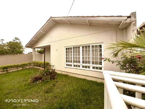 Casa com 180 m² com 4 dorm e banheira na Barra da Lagoa - Florianópolis /SC