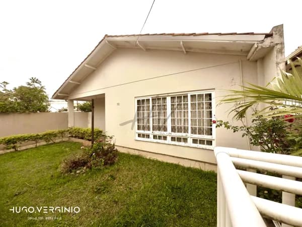Casa com 180 m² com 4 dorm e banheira na Barra da Lagoa - Florianópolis /SC