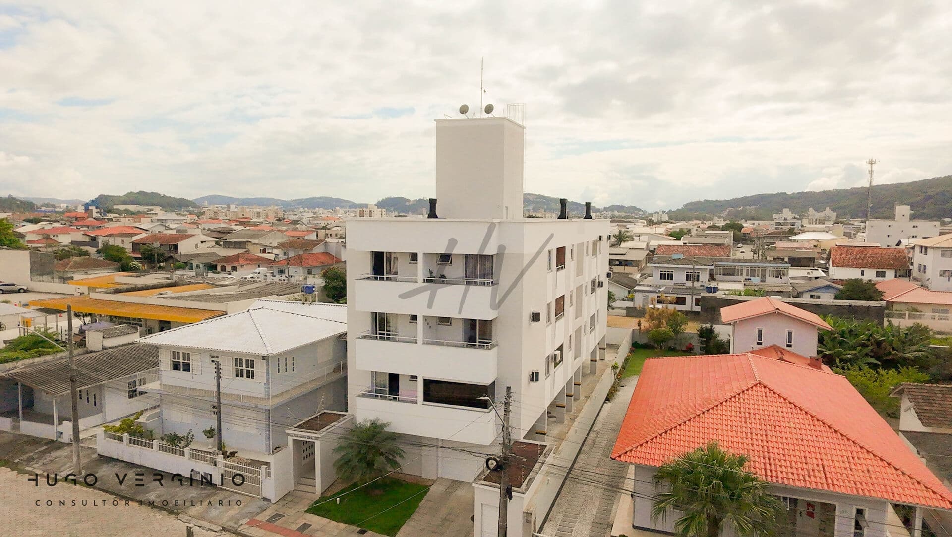 Apartamento 2 dormitórios, sacada com churrasqueira e vaga coberta - Ponte do Imaruim - Palhoça/SC