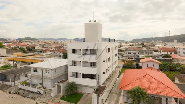 Apartamento 2 dormitórios, sacada com churrasqueira e vaga coberta - Ponte do Imaruim - Palhoça/SC