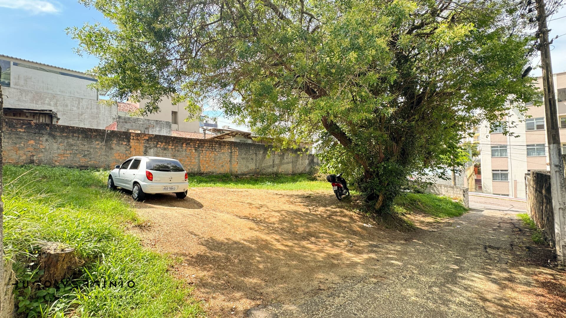 Terreno com 300m² com viabilidade mista