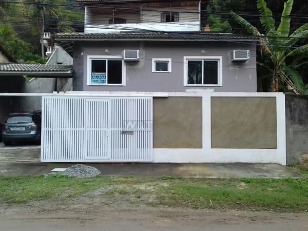 Casa Padrão para Venda em Piratininga Niterói-RJ