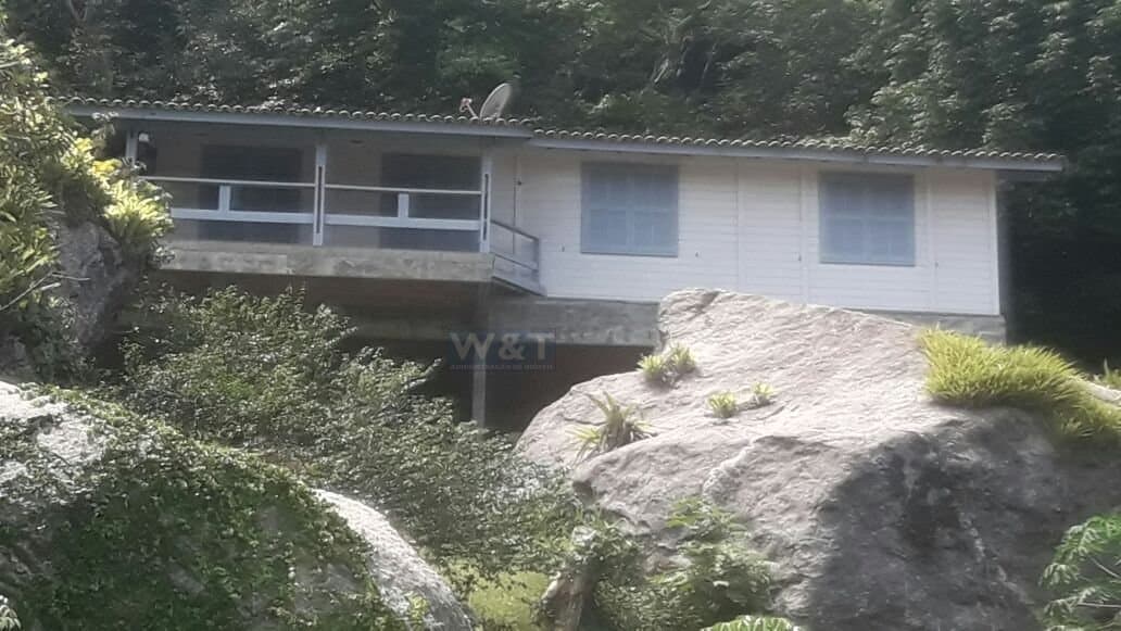 Casa Padrão para Venda em Itacoatiara Niterói-RJ