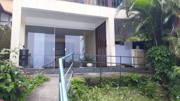 Casa Padrão para Venda em Piratininga Niterói-RJ
