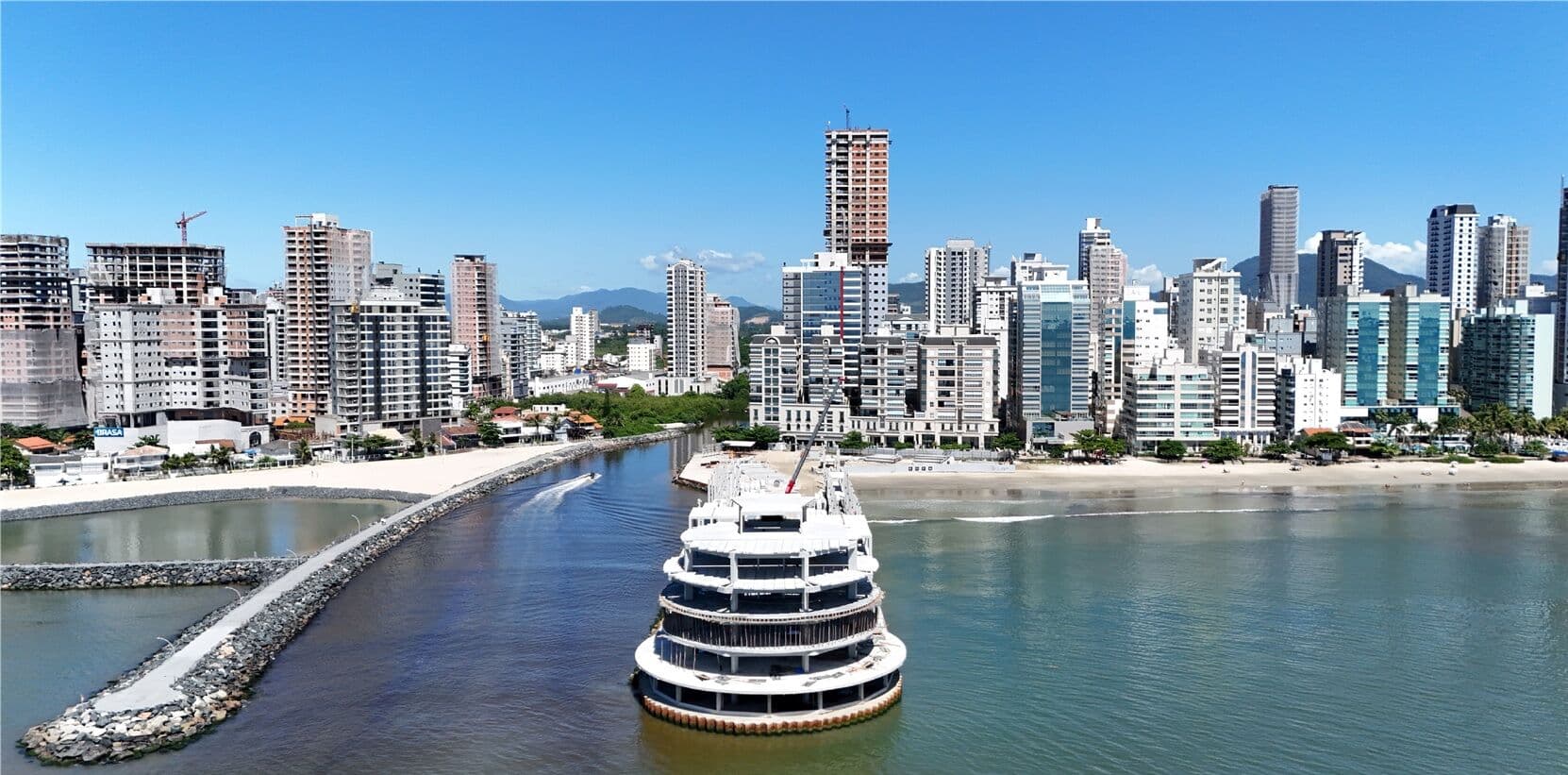 Apartamento frente mar 4 suites exclusivo! finamente mobiliado