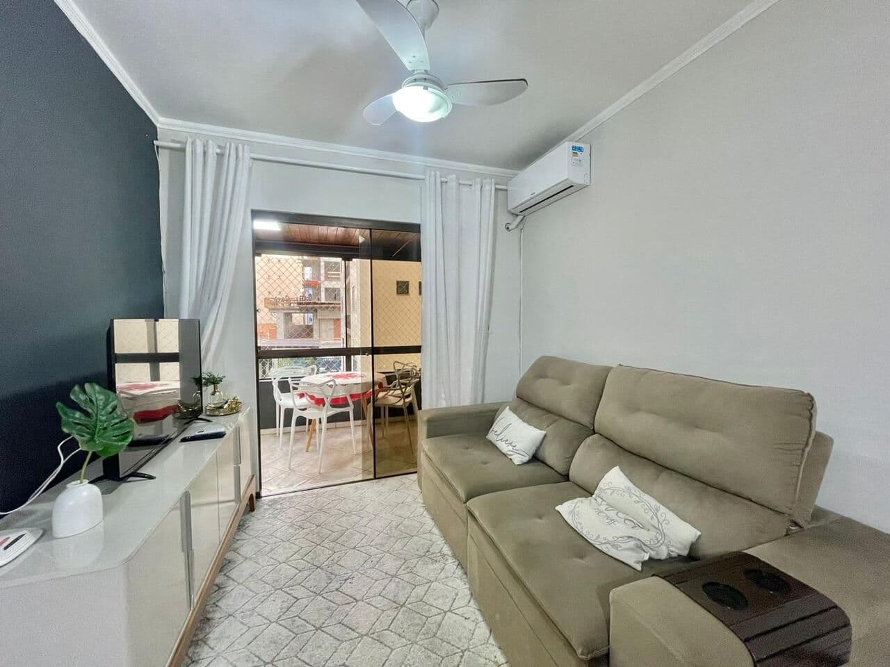 Apartamento mobiliado A 80m do Mar em Meia Praia