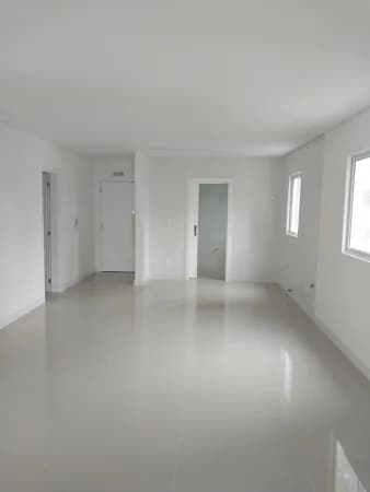 Apartamento diferenciado 03 suites com terraço na Meia praia