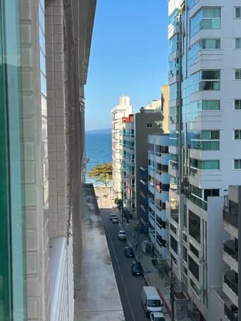 Apartamento na quadra do mar no centro de Itapema