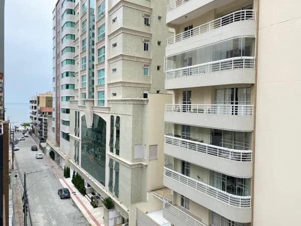 Apartamento quadra mar mobiliado