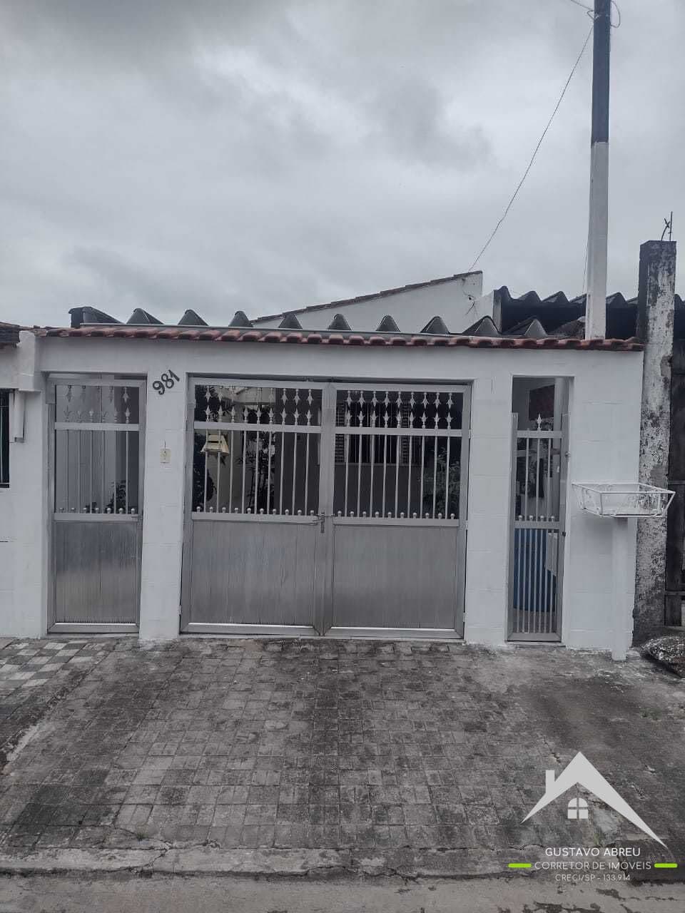 Casa Geminada 2 Dormitórios c/ 225m² de Terreno.